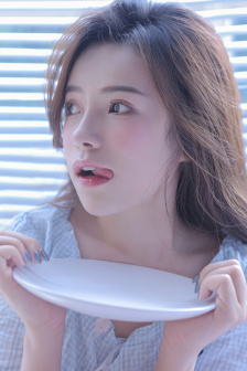 公交车扒开稚嫩挺进去J赵知梨